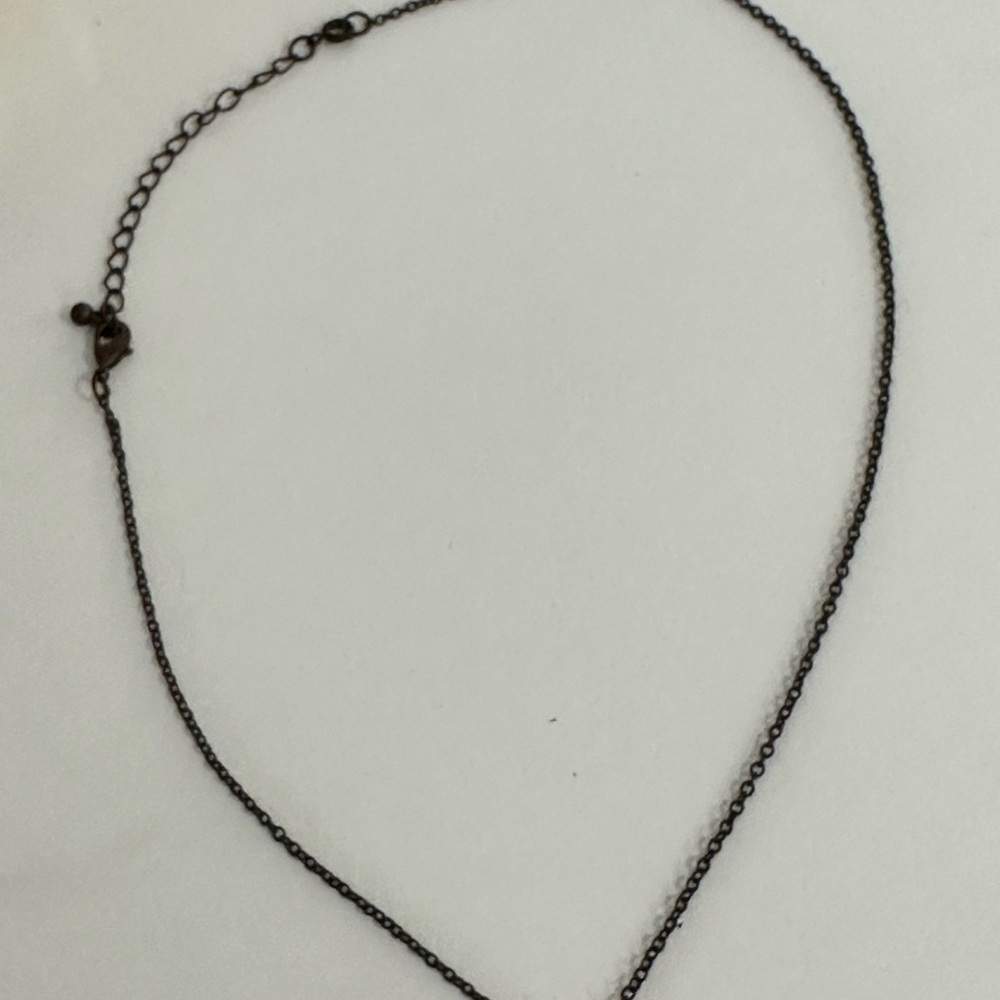 Glass and acrylic both a green color, vintage look necklace - Picture 6 of 7